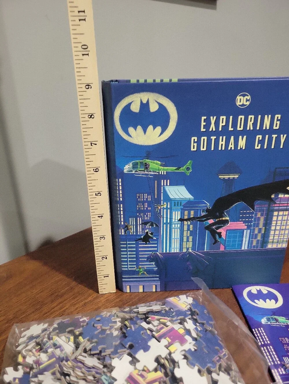 Batman Book & 500-Piece Jigsaw Puzzle EXPLORING GOTHAM CITY DC Comics OPEN BOX